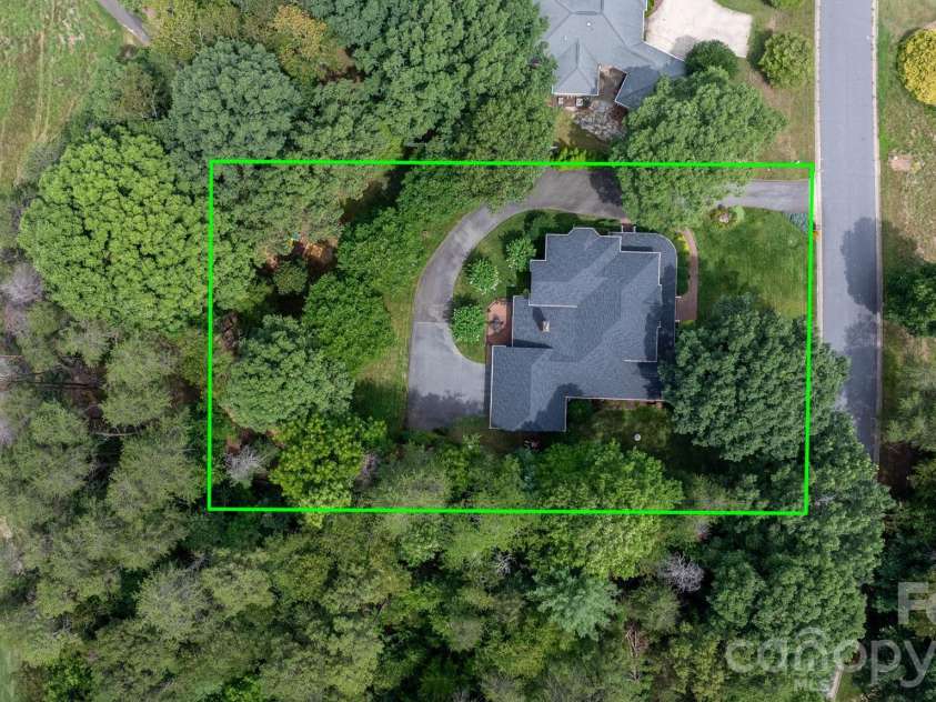 3740 Pinecrest Drive, Hickory, NC 28601.  MLS# CAR4405793, YatesRealty ID 40259. 