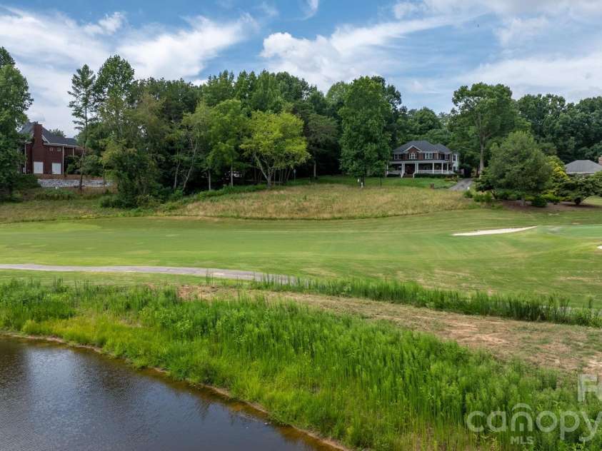 3740 Pinecrest Drive, Hickory, NC 28601.  MLS# CAR4405793, YatesRealty ID 40259. 