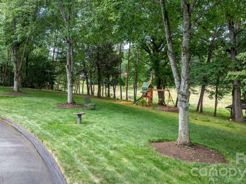 3740 Pinecrest Drive, Hickory, NC 28601.  MLS# CAR4405793, YatesRealty ID 40259. 