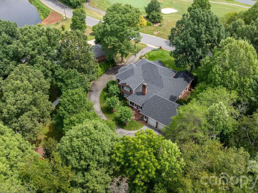 3740 Pinecrest Drive, Hickory, NC 28601.  MLS# CAR4405793, YatesRealty ID 40259. 