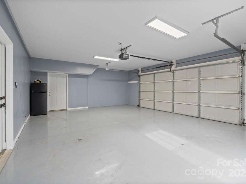 123 Scotch Irish Lane, Troutman, NC 28166.  MLS# CAR4240749, YatesRealty ID 4026. Epoxy floor
