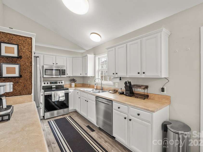 123 Scotch Irish Lane, Troutman, NC 28166.  MLS# CAR4240749, YatesRealty ID 4026. Kitchen