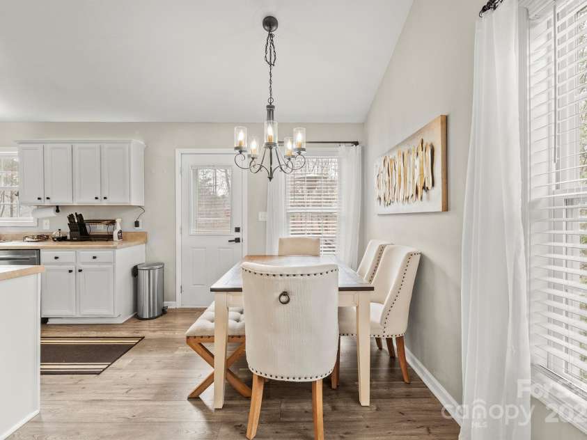 123 Scotch Irish Lane, Troutman, NC 28166.  MLS# CAR4240749, YatesRealty ID 4026. Kitchen dining