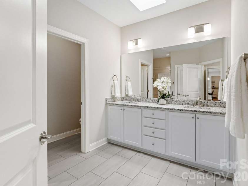 2106 Epworth Court, Waxhaw, NC 28173.  MLS# CAR4356029, YatesRealty ID 4026. Primary bathroom suite