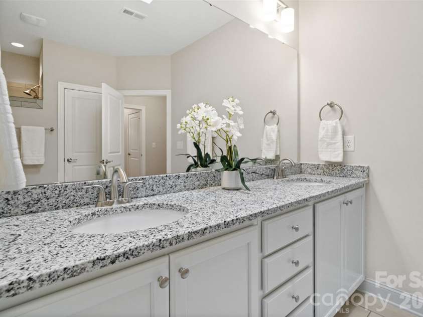 2106 Epworth Court, Waxhaw, NC 28173.  MLS# CAR4356029, YatesRealty ID 4026. Primary bathroom suite