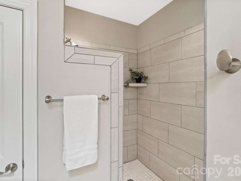 2106 Epworth Court, Waxhaw, NC 28173.  MLS# CAR4356029, YatesRealty ID 4026. Primary bathroom suite