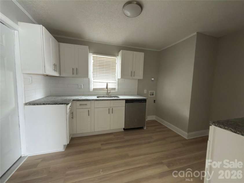 2431 Carmine Street, Charlotte, NC 28206.  MLS# CAR4343859, YatesRealty ID 4026. 