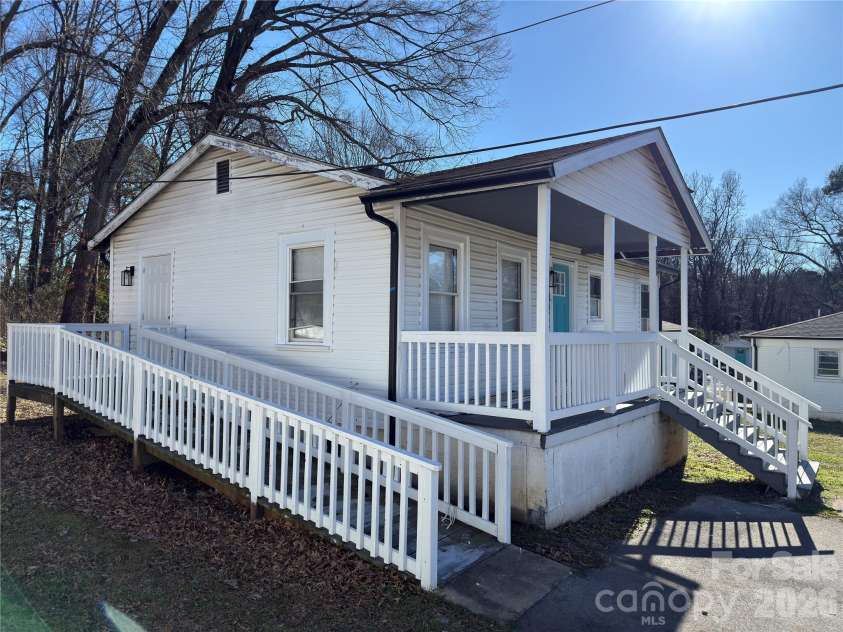 2431 Carmine Street, Charlotte, NC 28206.  MLS# CAR4343859, YatesRealty ID 4026. 