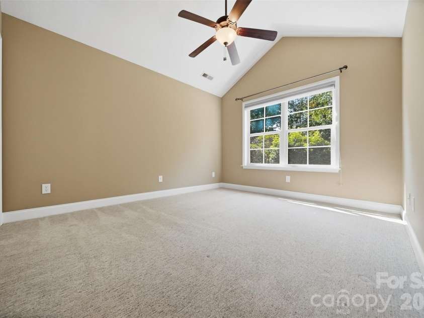 808 Wynnshire Drive, Hickory, NC 28601.  MLS# CAR4406006, YatesRealty ID 40263. 