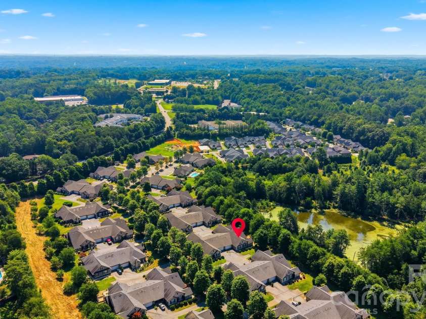 808 Wynnshire Drive, Hickory, NC 28601.  MLS# CAR4406006, YatesRealty ID 40263. 