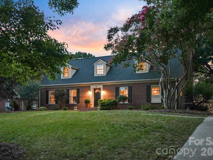 1300 Brockton Lane, Charlotte, NC 28226.  MLS# CAR4407307, YatesRealty ID 40264. 
