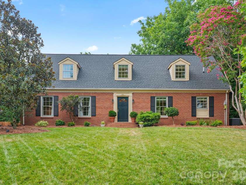 1300 Brockton Lane, Charlotte, NC 28226.  MLS# CAR4407307, YatesRealty ID 40264. 