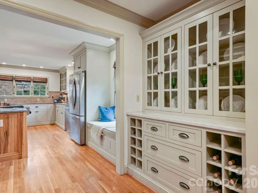 1300 Brockton Lane, Charlotte, NC 28226.  MLS# CAR4407307, YatesRealty ID 40264. 