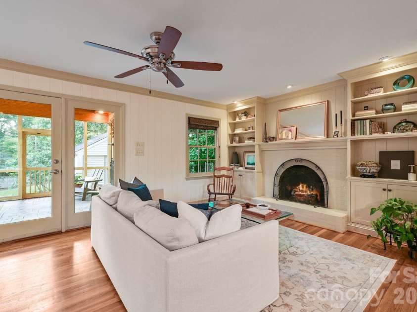 1300 Brockton Lane, Charlotte, NC 28226.  MLS# CAR4407307, YatesRealty ID 40264. 