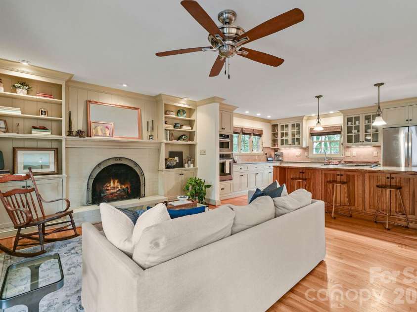 1300 Brockton Lane, Charlotte, NC 28226.  MLS# CAR4407307, YatesRealty ID 40264. 