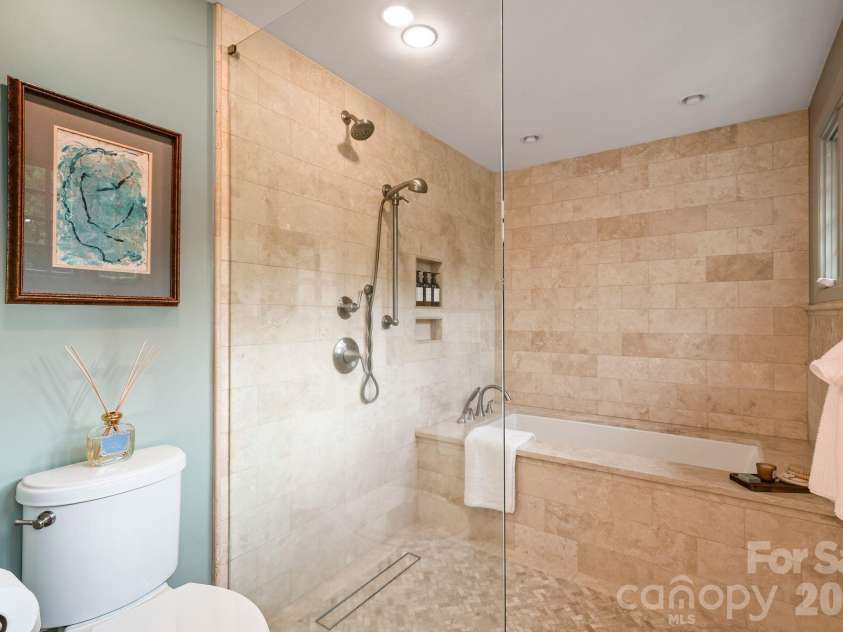 1300 Brockton Lane, Charlotte, NC 28226.  MLS# CAR4407307, YatesRealty ID 40264. 