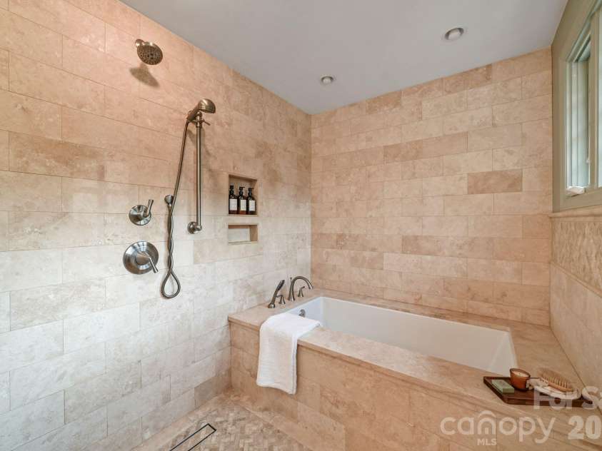 1300 Brockton Lane, Charlotte, NC 28226.  MLS# CAR4407307, YatesRealty ID 40264. 