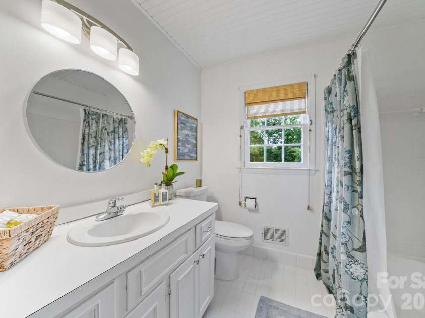 1300 Brockton Lane, Charlotte, NC 28226.  MLS# CAR4407307, YatesRealty ID 40264. 