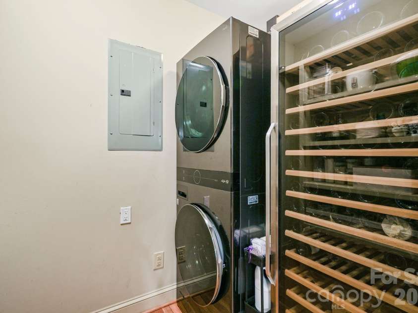 1300 Brockton Lane, Charlotte, NC 28226.  MLS# CAR4407307, YatesRealty ID 40264. 