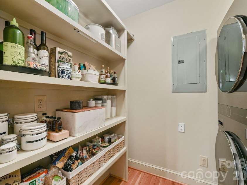 1300 Brockton Lane, Charlotte, NC 28226.  MLS# CAR4407307, YatesRealty ID 40264. 