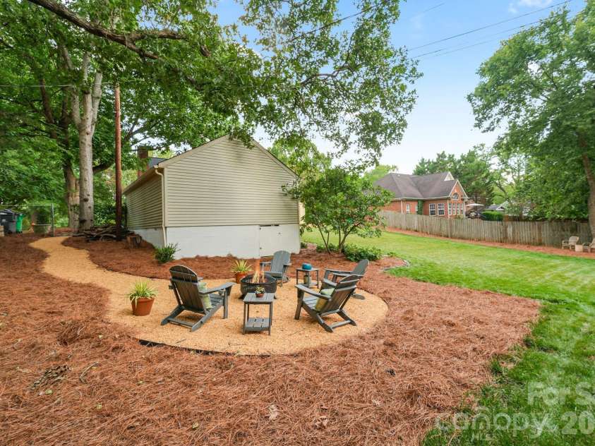 1300 Brockton Lane, Charlotte, NC 28226.  MLS# CAR4407307, YatesRealty ID 40264. 