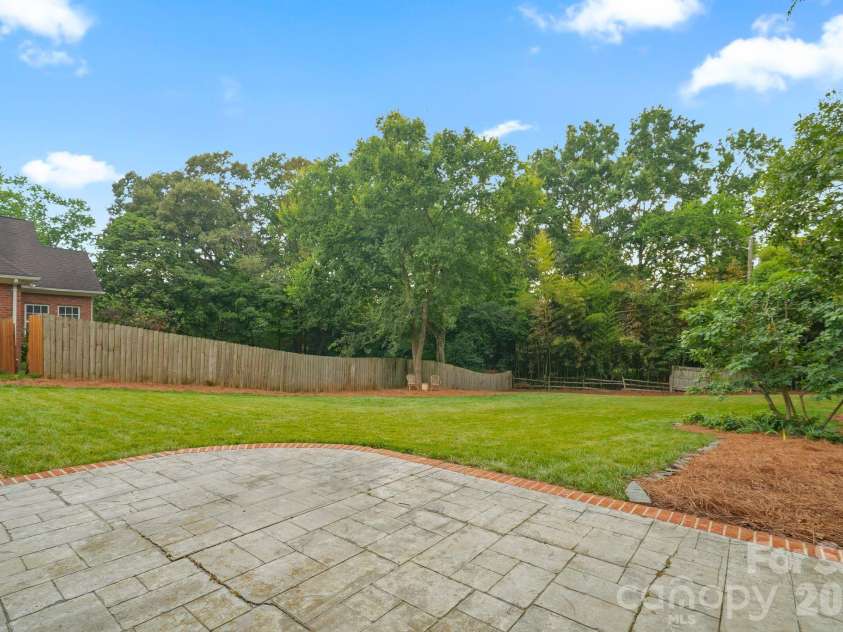 1300 Brockton Lane, Charlotte, NC 28226.  MLS# CAR4407307, YatesRealty ID 40264. 