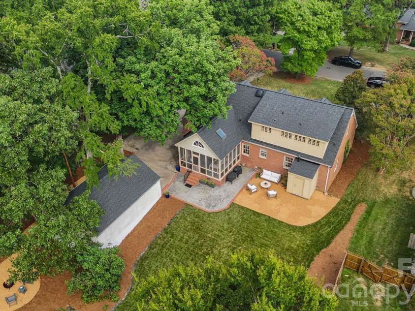 1300 Brockton Lane, Charlotte, NC 28226.  MLS# CAR4407307, YatesRealty ID 40264. 