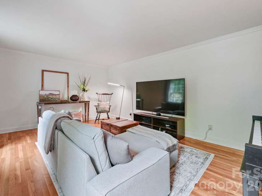 1300 Brockton Lane, Charlotte, NC 28226.  MLS# CAR4407307, YatesRealty ID 40264. 
