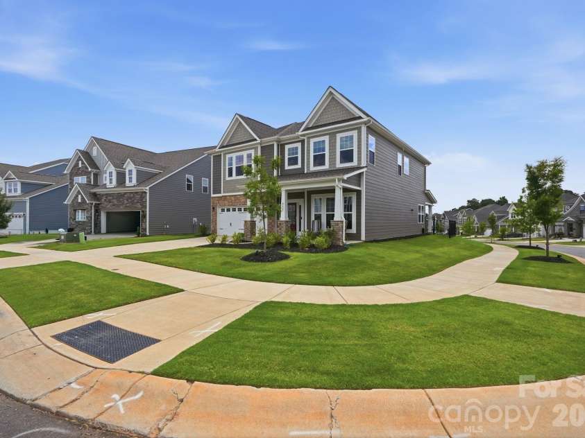 8625 Bridgegate Drive, Huntersville, NC 28078.  MLS# CAR4406961, YatesRealty ID 40265. 