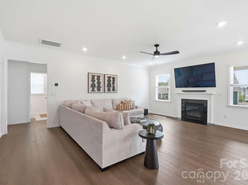 8625 Bridgegate Drive, Huntersville, NC 28078.  MLS# CAR4406961, YatesRealty ID 40265. 
