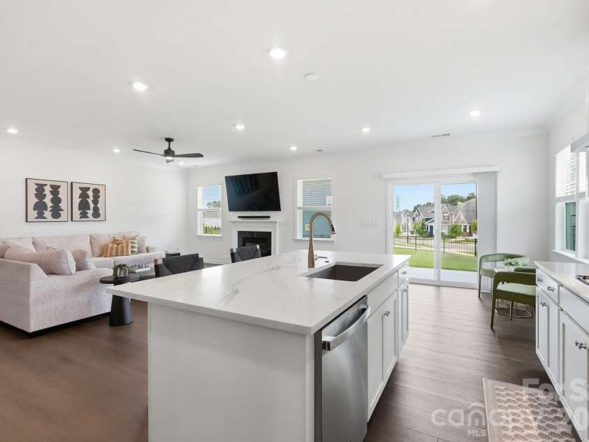 8625 Bridgegate Drive, Huntersville, NC 28078.  MLS# CAR4406961, YatesRealty ID 40265. 
