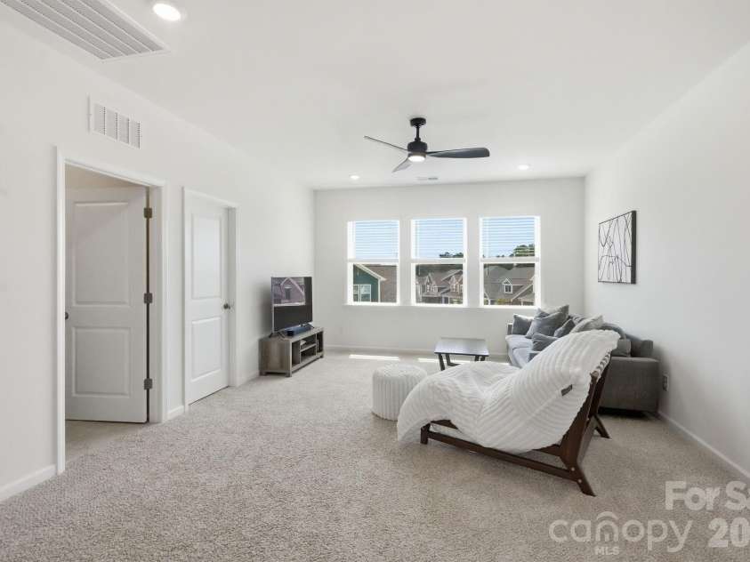 8625 Bridgegate Drive, Huntersville, NC 28078.  MLS# CAR4406961, YatesRealty ID 40265. 