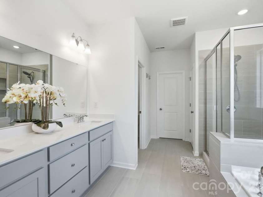 8625 Bridgegate Drive, Huntersville, NC 28078.  MLS# CAR4406961, YatesRealty ID 40265. 