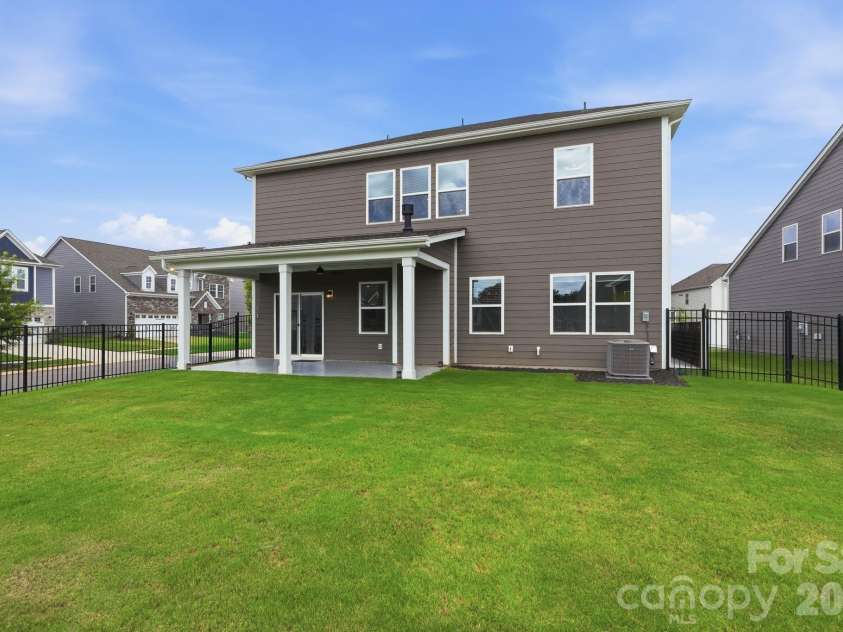 8625 Bridgegate Drive, Huntersville, NC 28078.  MLS# CAR4406961, YatesRealty ID 40265. 