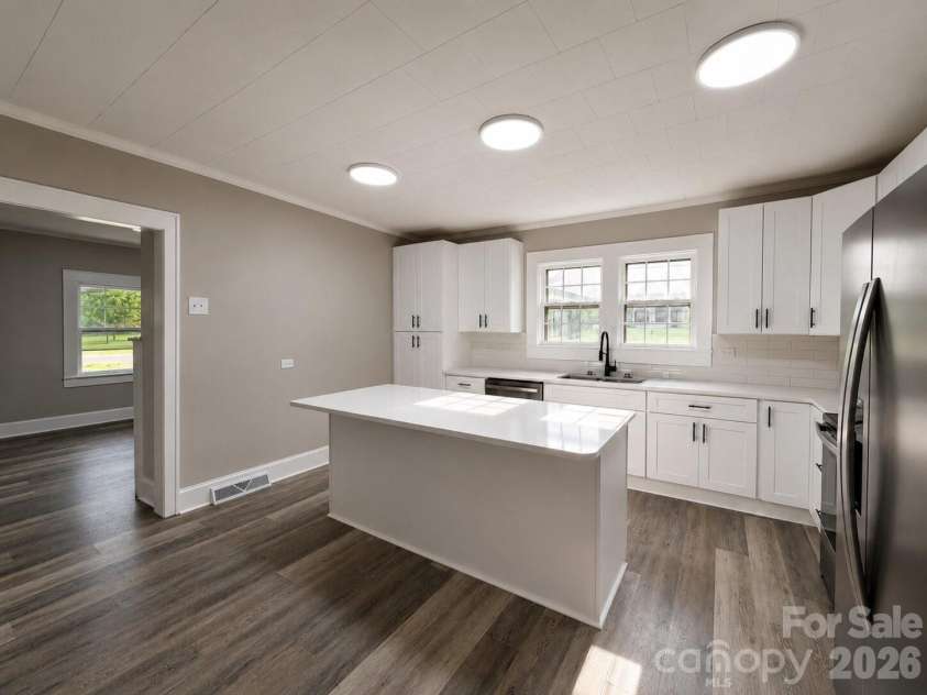 113 Mountain View Street, Morganton, NC 28655.  MLS# CAR4407157, YatesRealty ID 40267. 
