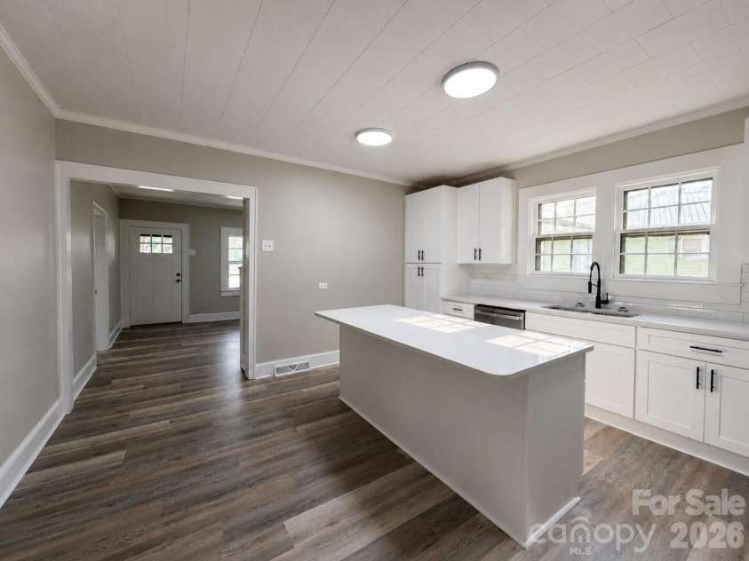 113 Mountain View Street, Morganton, NC 28655.  MLS# CAR4407157, YatesRealty ID 40267. 