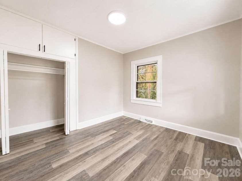 113 Mountain View Street, Morganton, NC 28655.  MLS# CAR4407157, YatesRealty ID 40267. 