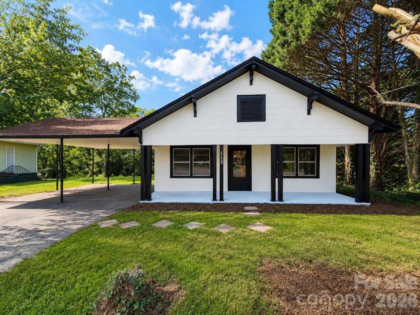 113 Mountain View Street, Morganton, NC 28655.  MLS# CAR4407157, YatesRealty ID 40267. 