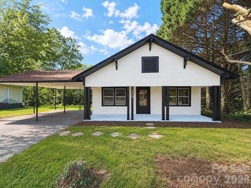 113 Mountain View Street, Morganton, NC 28655.  MLS# CAR4427591, YatesRealty ID 40267. 