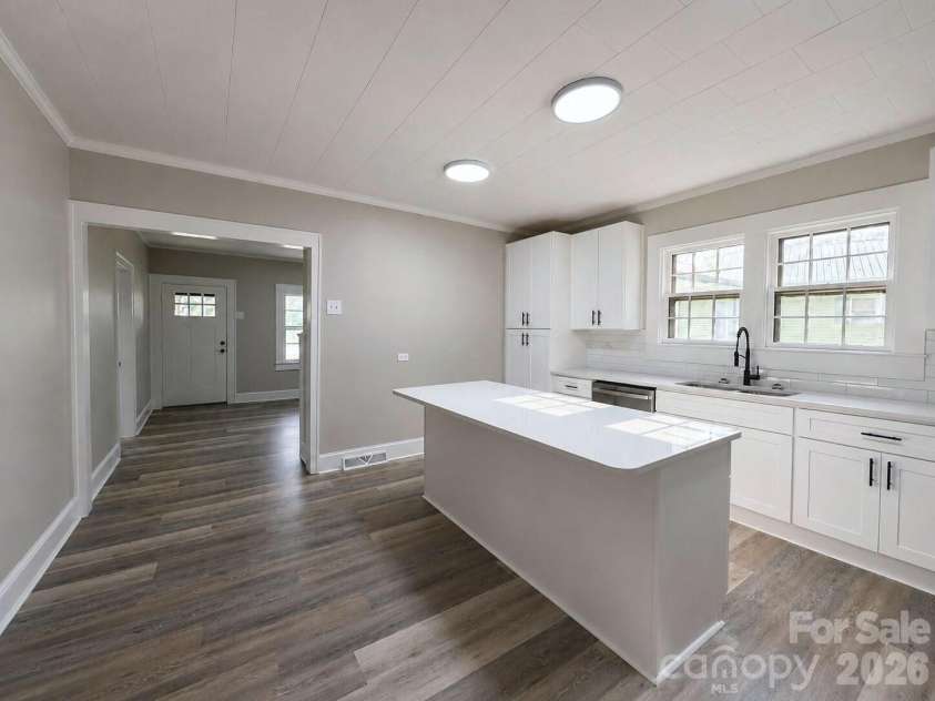 113 Mountain View Street, Morganton, NC 28655.  MLS# CAR4427591, YatesRealty ID 40267. 