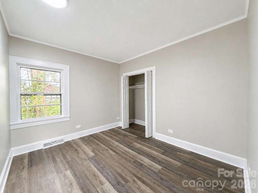 113 Mountain View Street, Morganton, NC 28655.  MLS# CAR4427591, YatesRealty ID 40267. 