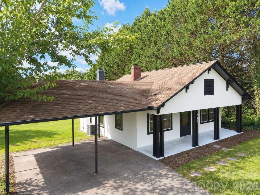 113 Mountain View Street, Morganton, NC 28655.  MLS# CAR4427591, YatesRealty ID 40267. 