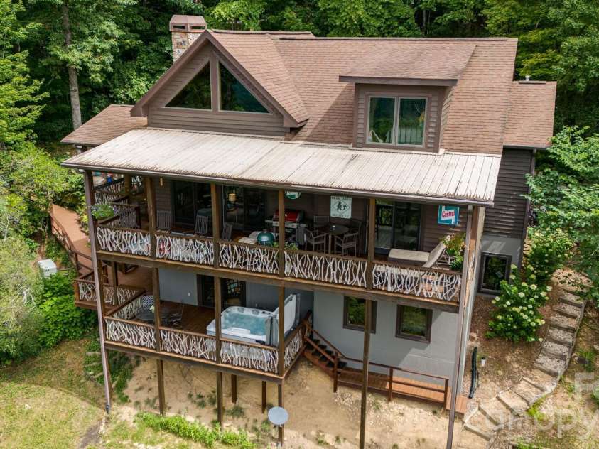 138 Bear Paw Drive, Brevard, NC 28712.  MLS# CAR4407523, YatesRealty ID 40269. 