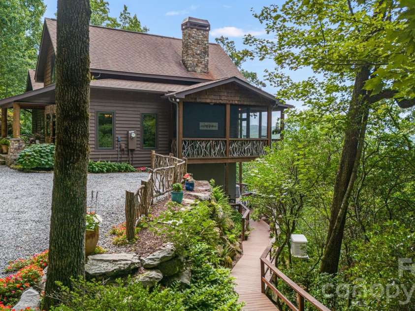 138 Bear Paw Drive, Brevard, NC 28712.  MLS# CAR4407523, YatesRealty ID 40269. 