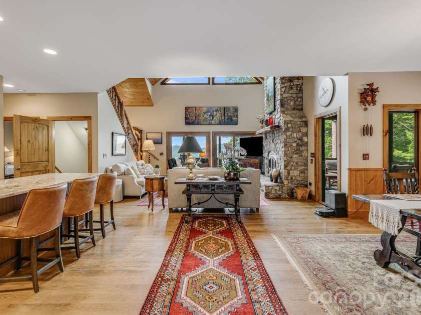 138 Bear Paw Drive, Brevard, NC 28712.  MLS# CAR4407523, YatesRealty ID 40269. 