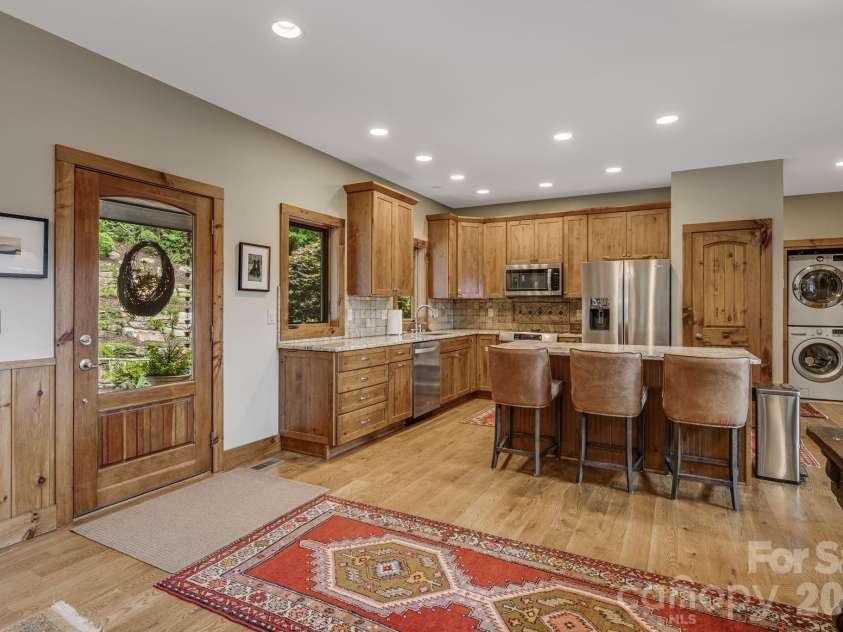 138 Bear Paw Drive, Brevard, NC 28712.  MLS# CAR4407523, YatesRealty ID 40269. 
