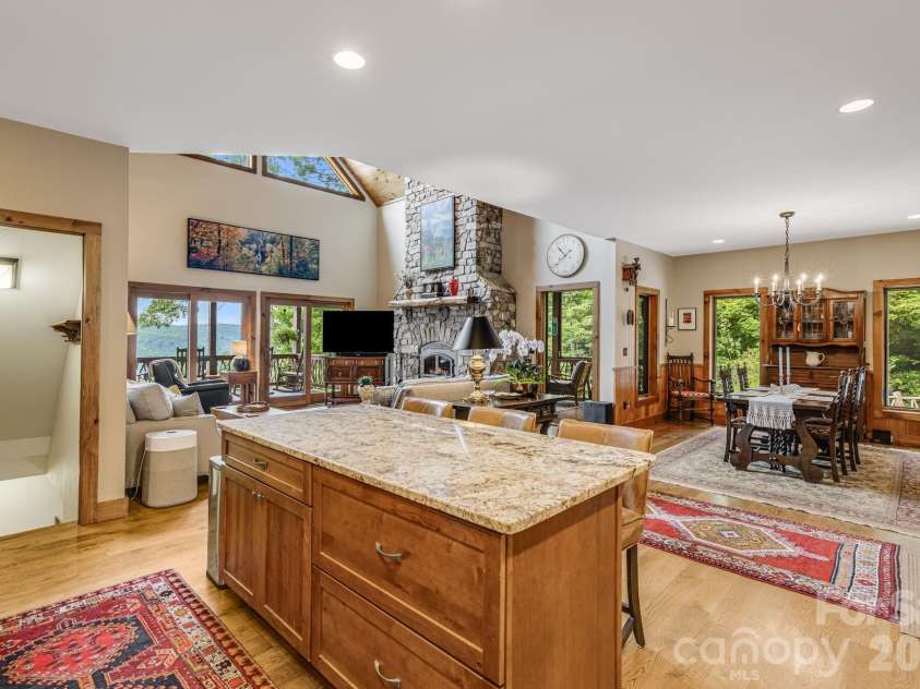 138 Bear Paw Drive, Brevard, NC 28712.  MLS# CAR4407523, YatesRealty ID 40269. 
