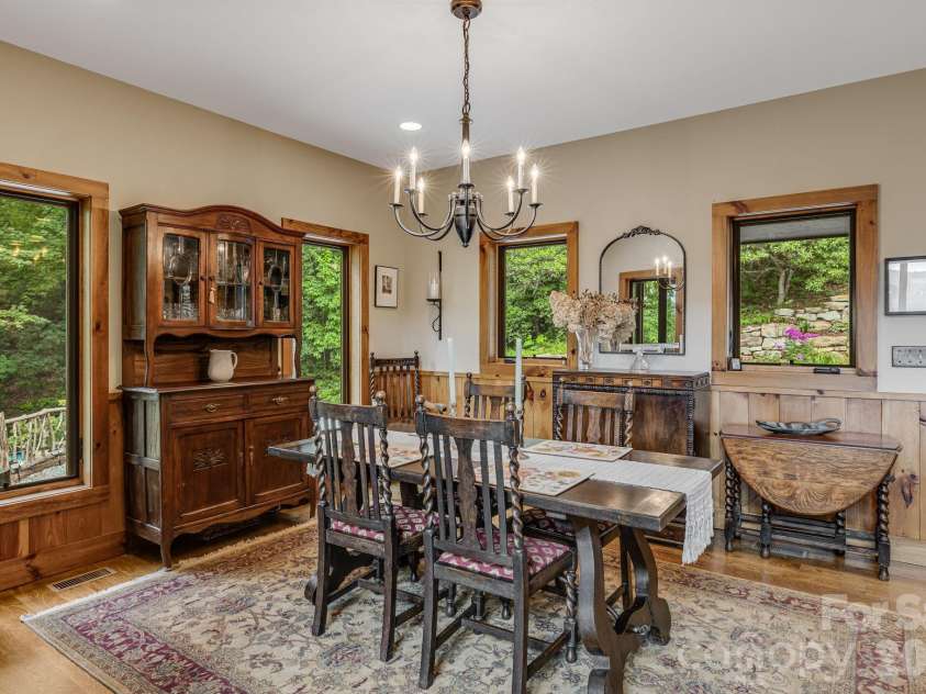 138 Bear Paw Drive, Brevard, NC 28712.  MLS# CAR4407523, YatesRealty ID 40269. 