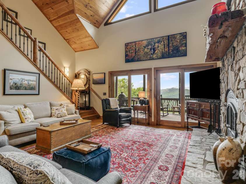 138 Bear Paw Drive, Brevard, NC 28712.  MLS# CAR4407523, YatesRealty ID 40269. 