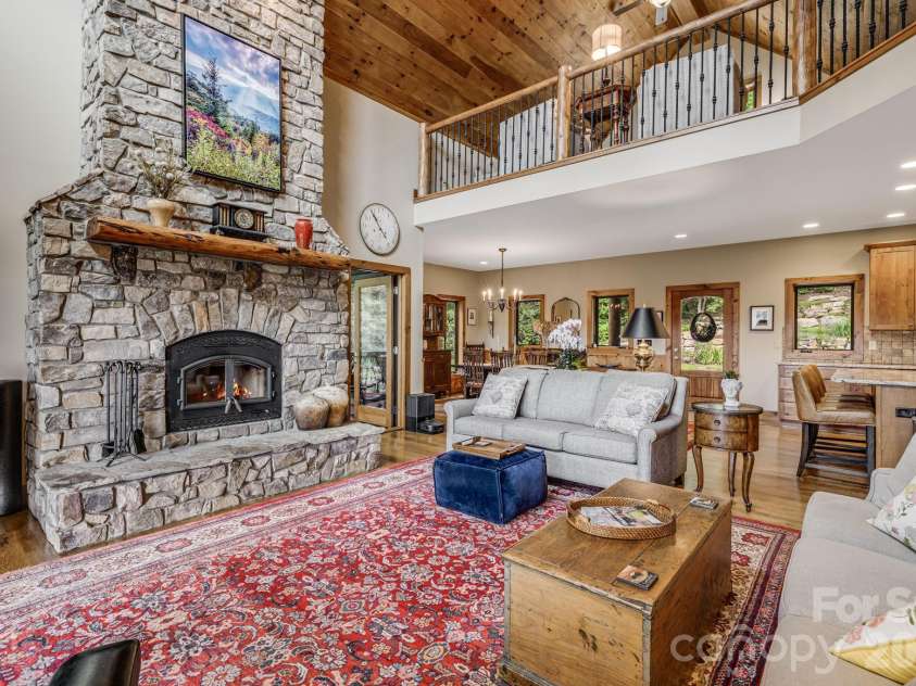 138 Bear Paw Drive, Brevard, NC 28712.  MLS# CAR4407523, YatesRealty ID 40269. 